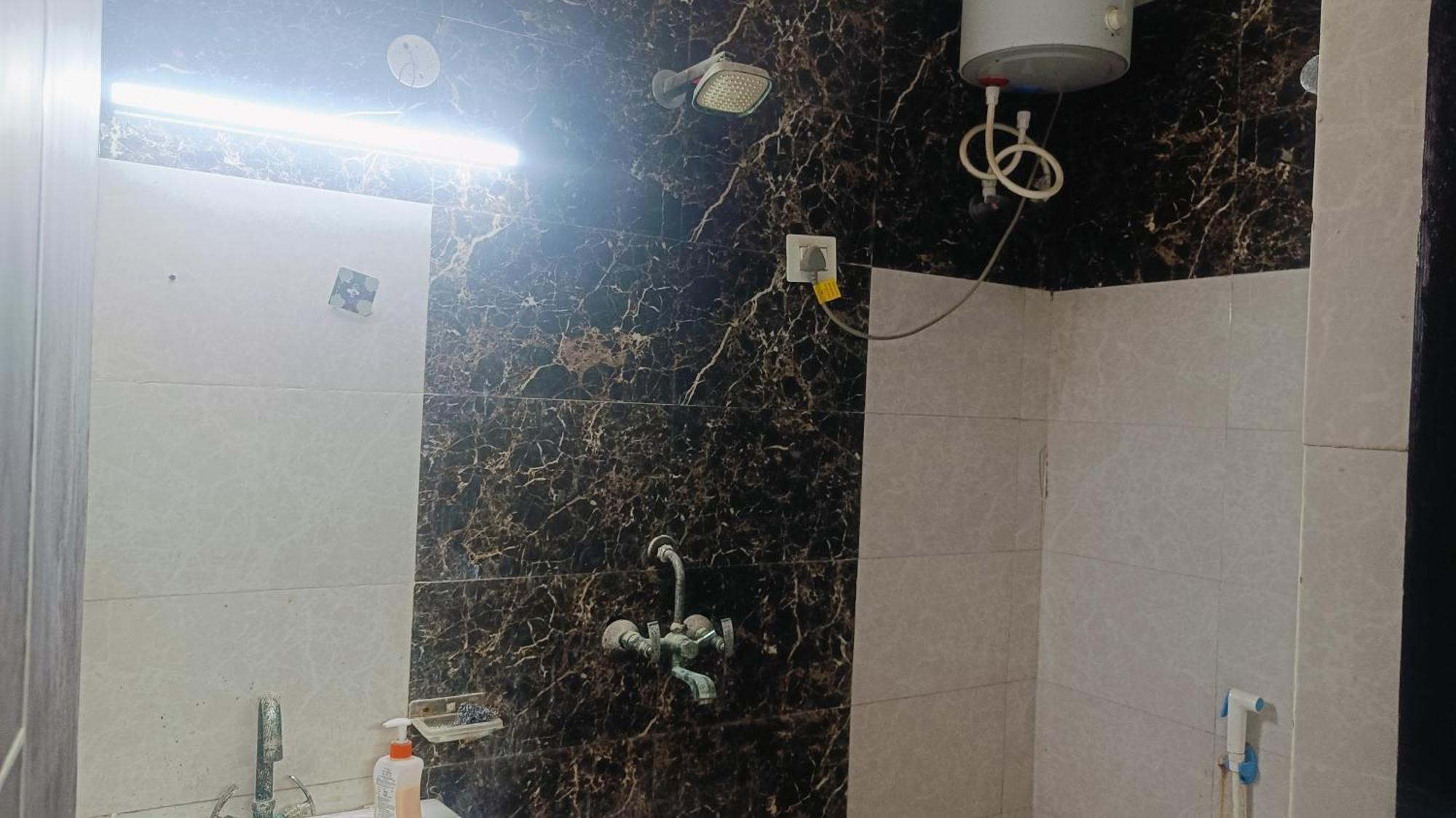 Apartment Radha Rachna *